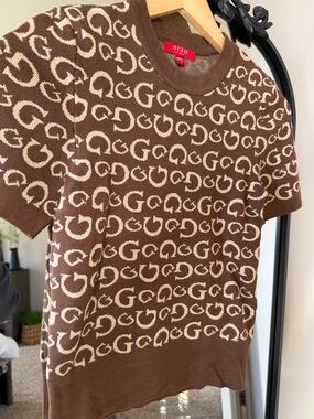 NWOT GUESS Brown and Cream Logo Jacquard Short Sleeve Knit